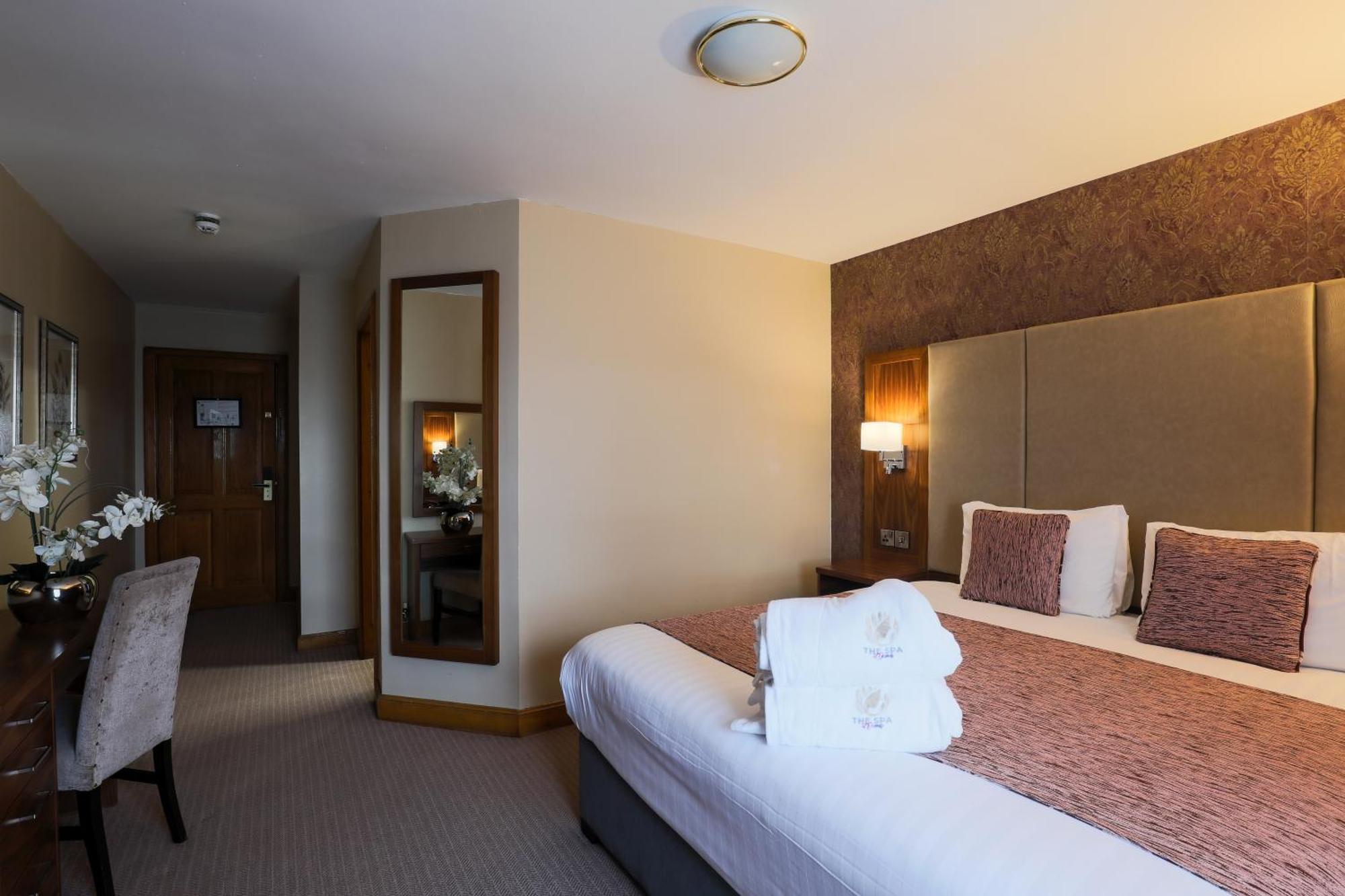 Holyrood Hotel - Leisure Centre & The Spa At Orchids Bundoran Exteriör bild