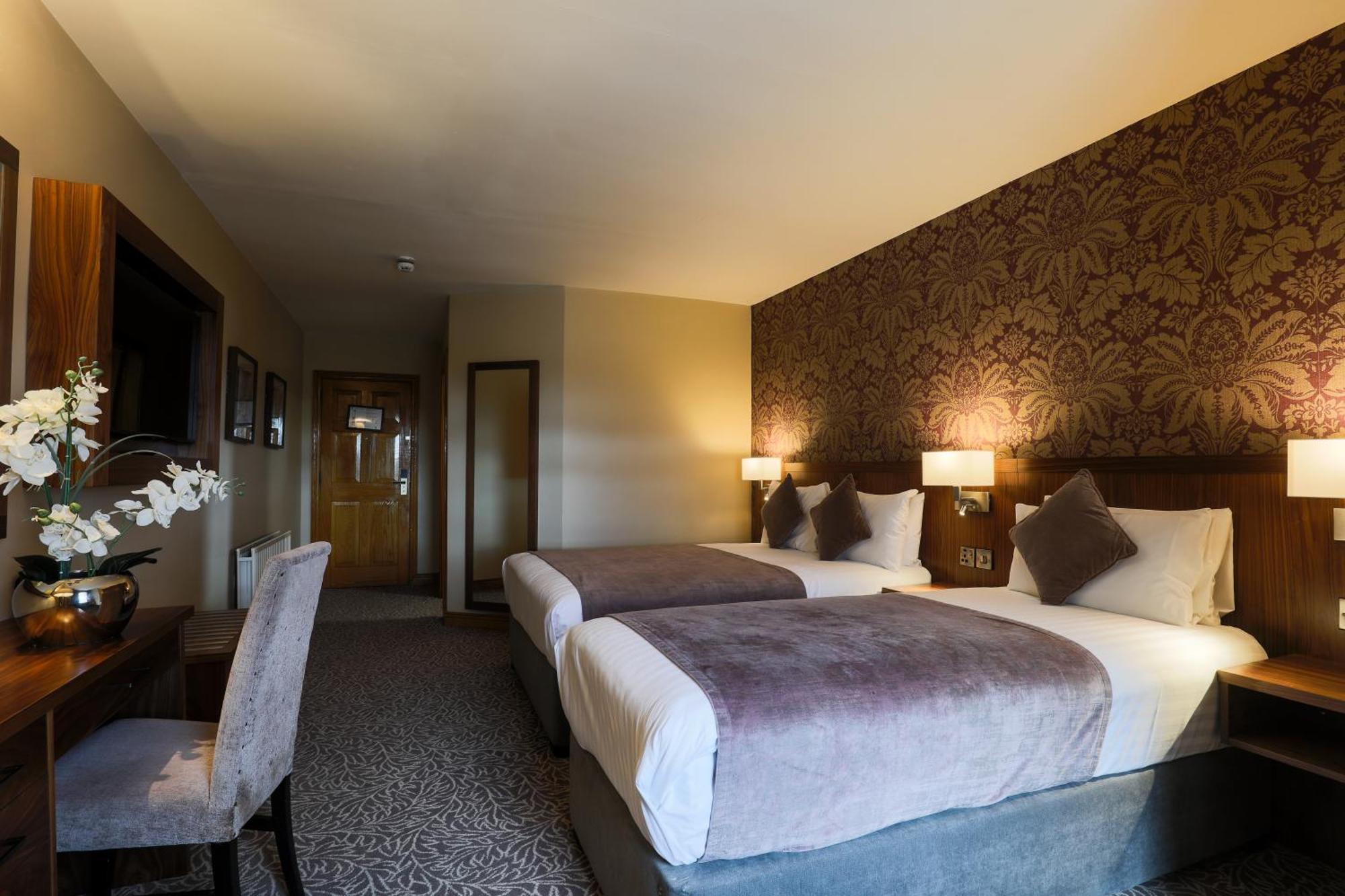 Holyrood Hotel - Leisure Centre & The Spa At Orchids Bundoran Exteriör bild