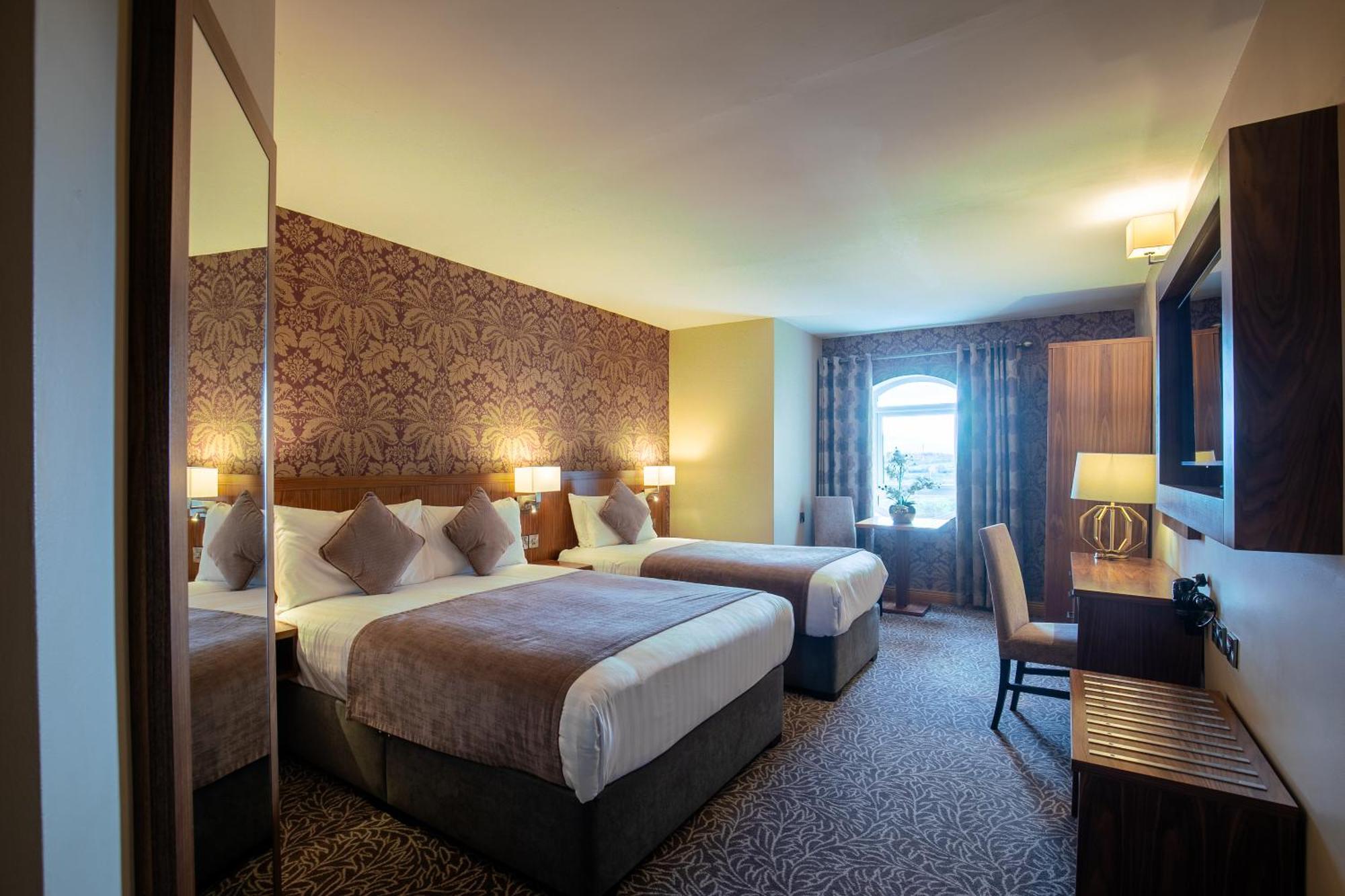 Holyrood Hotel - Leisure Centre & The Spa At Orchids Bundoran Exteriör bild